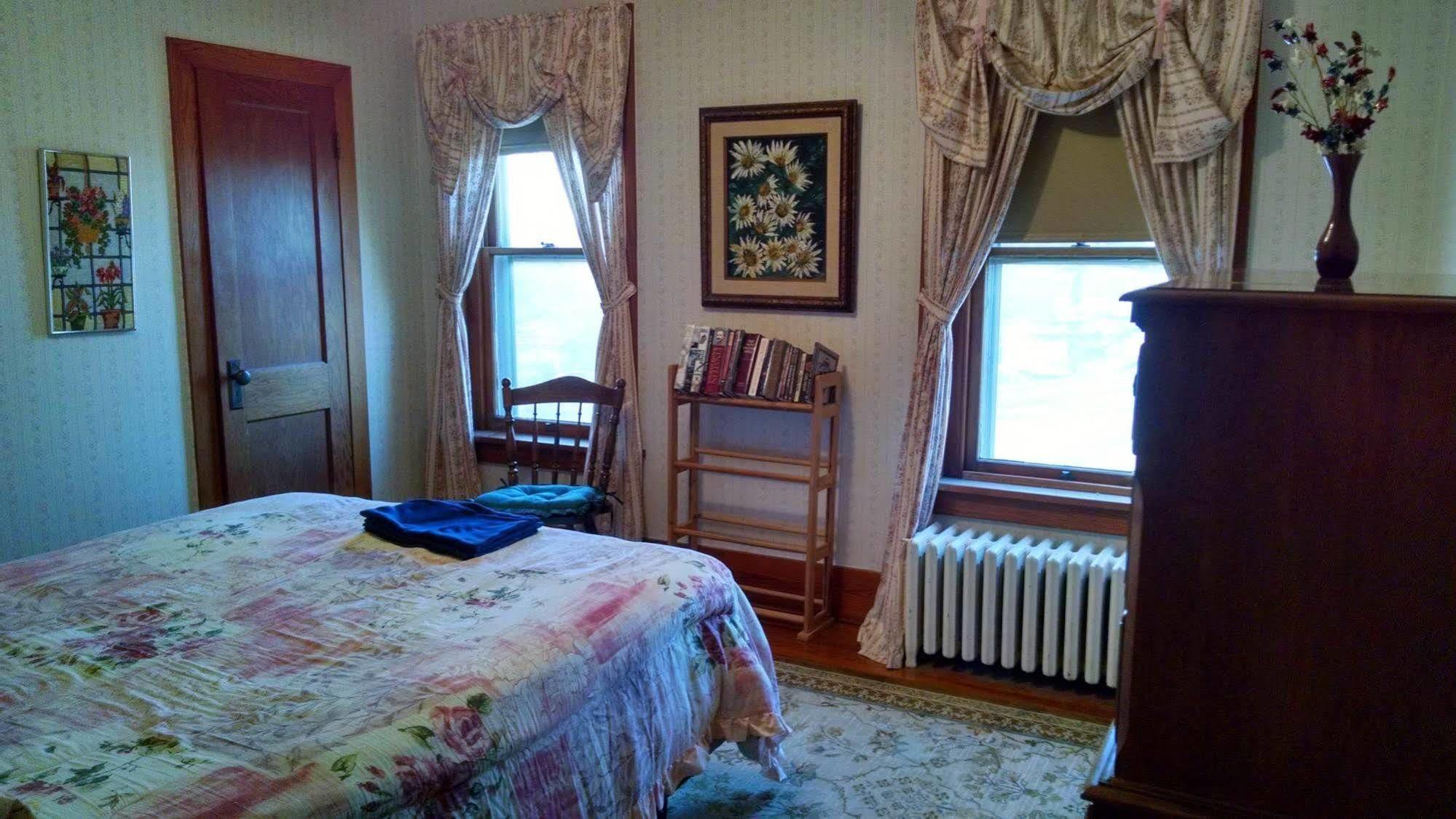 Fish & Loaves Bed And Breakfast Numidia 외부 사진